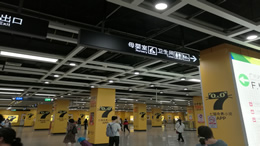 港珠澳大桥穿梭巴士珠海口岸启用售检一体化闸机 扫码即付即行